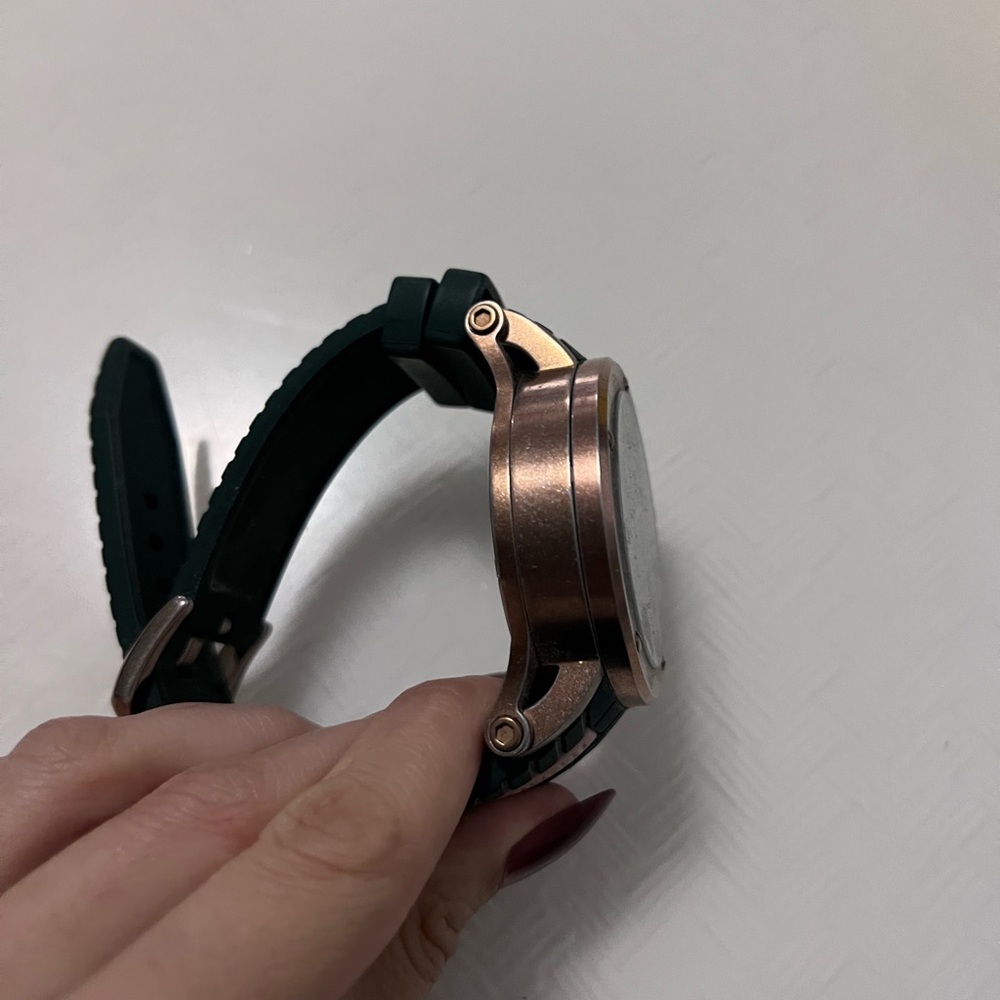 Invicta Watch with Green Strap and Gold-Tone Case - Picture 4 of 4